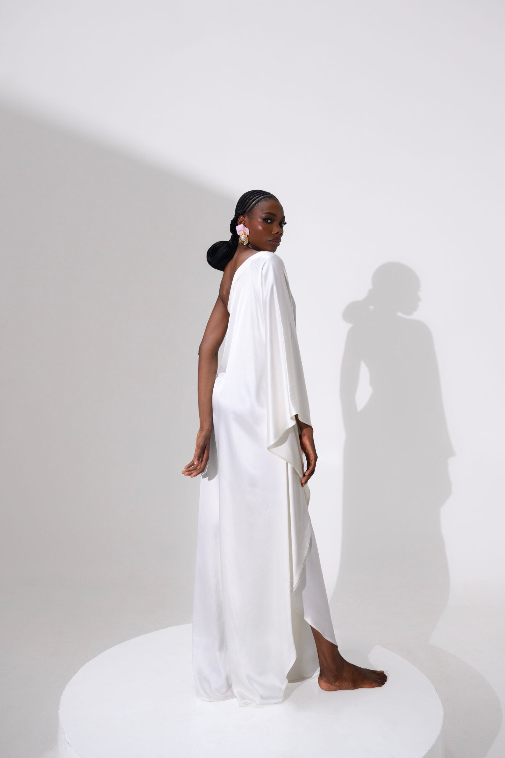 Flowy satin maxi dress with one size fit and asymmetric sleeve