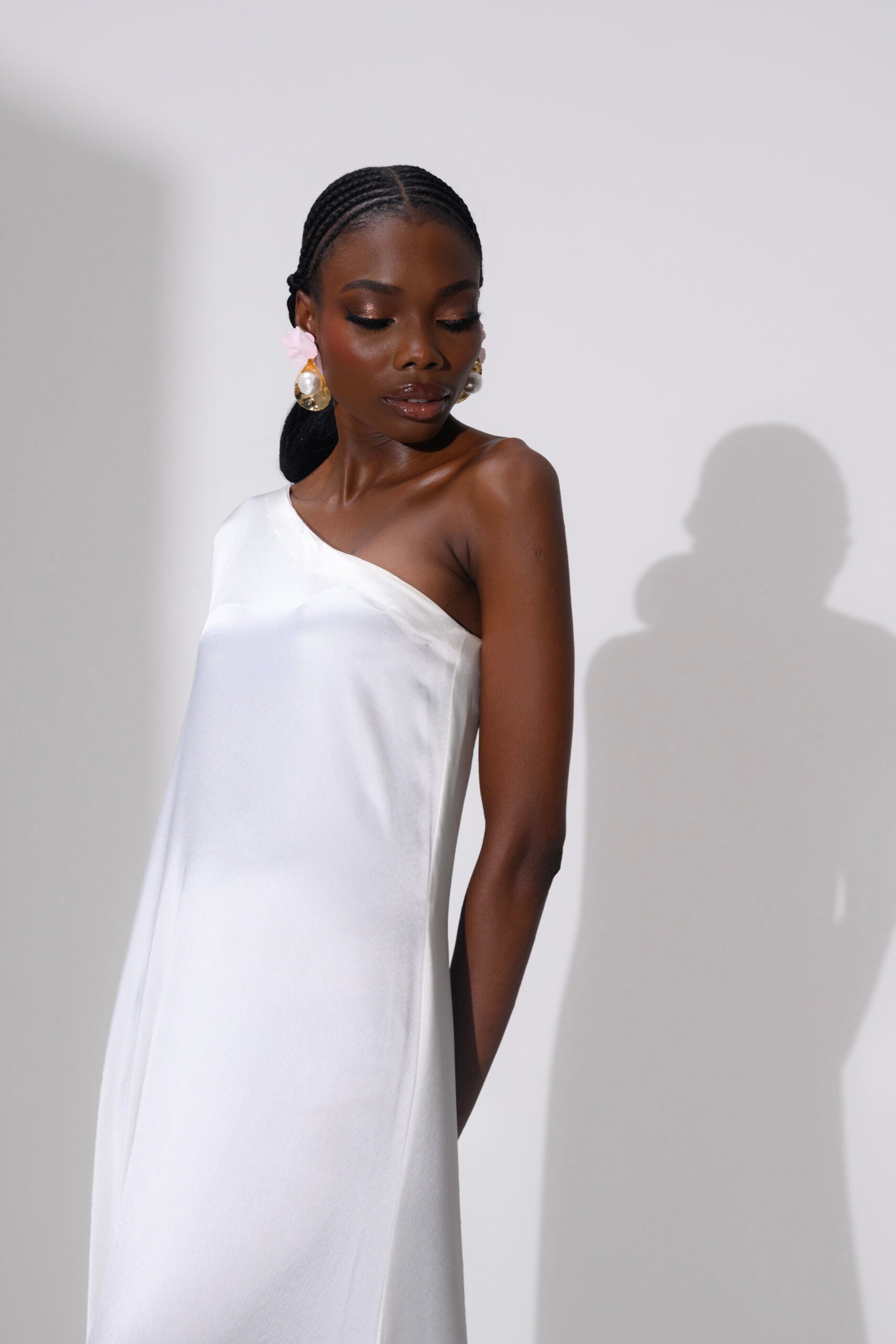 Flowy satin maxi dress with one size fit and asymmetric sleeve